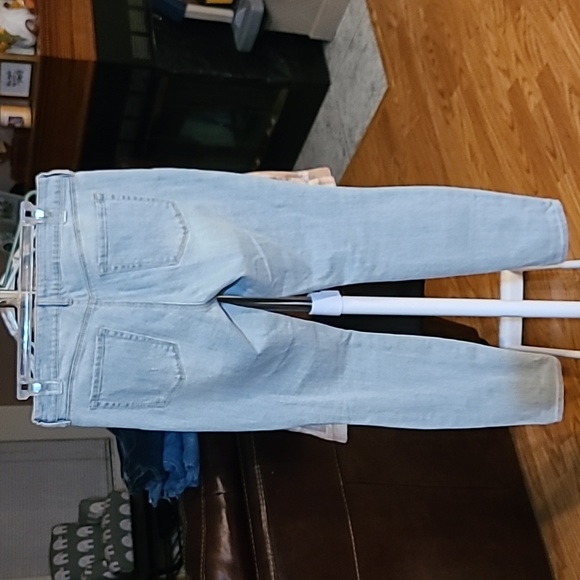 Bull Head Low Rise Skinniest Light Wash Light Distressed Size 28 - Picture 5 of 15